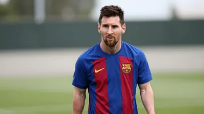 Barcelona weighs more transfer moves as title defence approaches