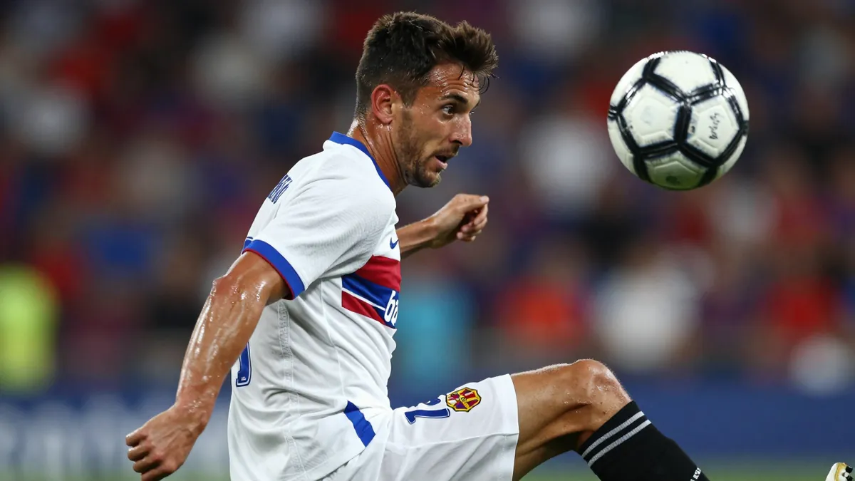 El FC Barcelona se impone con un marcador de 4-0 en el amistoso ante el FC Basel, con goles de Adeyemi, Hamza, Lamine Yamal y un doblete de Bisiwu. El equipo de Xavi Hernández se muestra sólido en su preparación para la temporada 2026-2027.