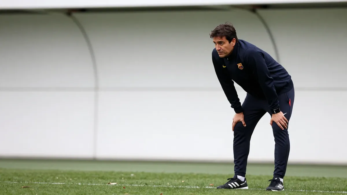 El técnico alemán mostró su descontento con los capitanes por la gestión del regreso tras el Betis, un contratiempo que...