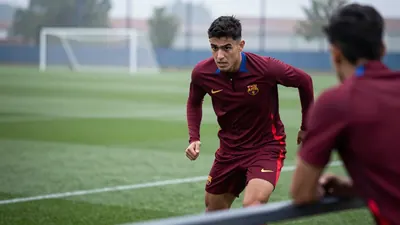 Barcelona held a joint training session with Barça Atlètic and Juvenil players to maintain fitness and assess emerging...