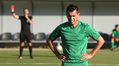 El centrocampista del Real Betis, Facundo Bernal, pidió perdón públicamente por su expulsión en el minuto 54 del partido...